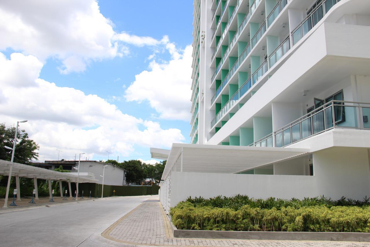 Azure Tropical Paradise Manila Bagian luar foto